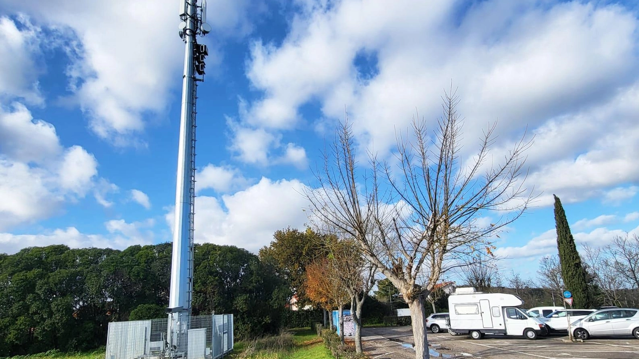 Un’antenna della telefonia: in programma a Vezzano un incontro pubblico sull’impianto in progetto da Iliad (foto d’archivio)