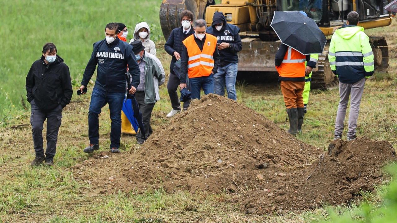 La ricerca del Keu nei sottofondi stradali da parte degli inquirenti (foto archivio Gasperini/FotocronacheGermogli)