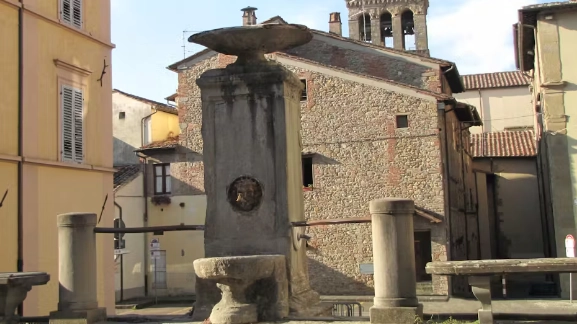 La fontana di piazza Garibaldi a Sansepolcro. Oggetto di restauro, è stata vandalizzata da dei giovanissimi. E' stata la Polizia Municipale a risalire ai colpevoli (Fonte foto: Fondo Ambiente Italiano)