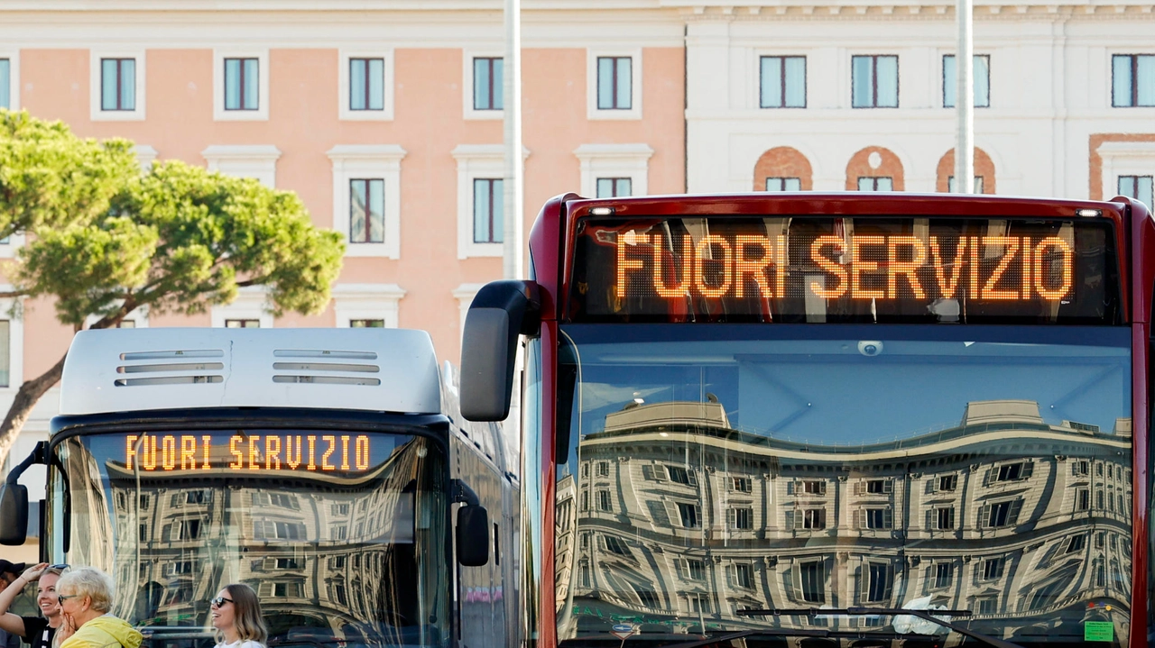 Sciopero in vista per i trasporti (Ansa)