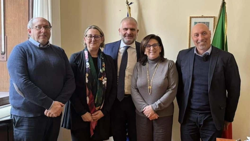 Il sottosegretario del ministero dell’Agricoltura Luigi D’Eramo assieme ai sindaci Simone Sivori e Federica Pecunia, Daniela Menini e Alessandro Ferrante