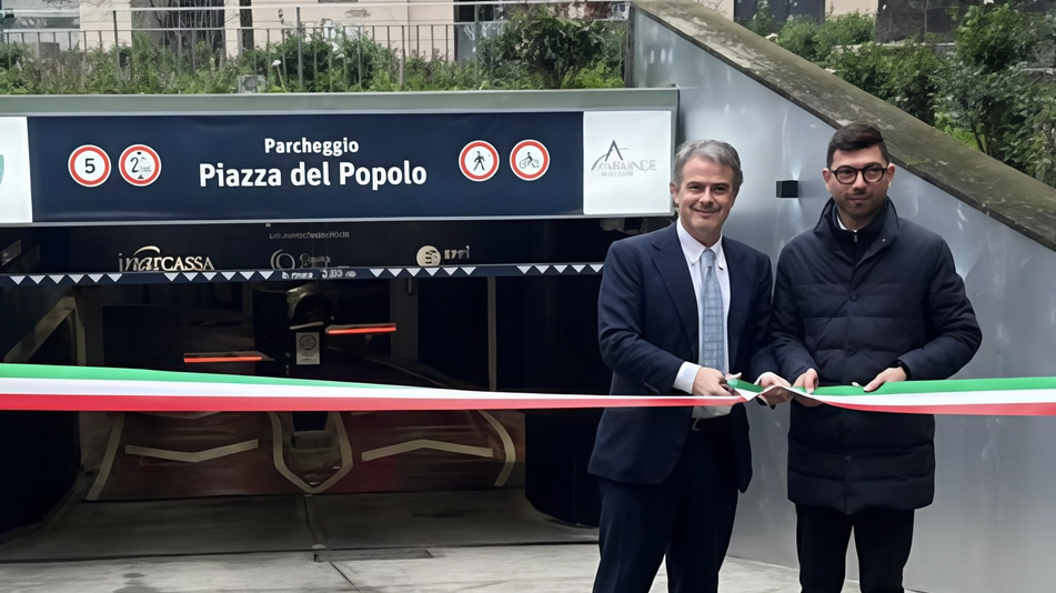 Il taglio del nastro di ieri mattina,dopo il restyling dell’area di parcheggio