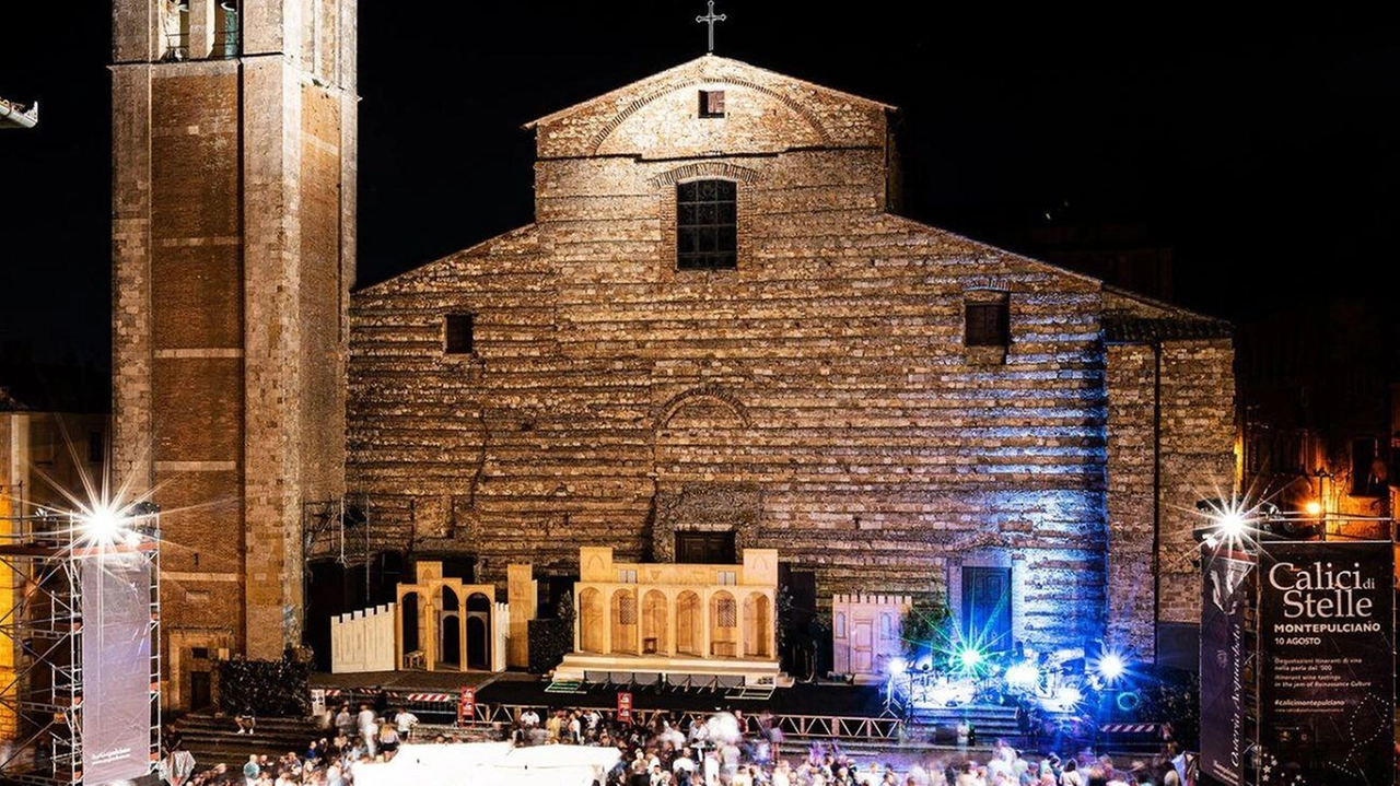 Il 10 agosto a Montepulciano si celebra la notte di San Lorenzo con l'evento "Calici di Stelle", dedicato alla degustazione di Vino Nobile e Rosso di Montepulciano. La serata offre anche cene nelle contrade e una novità: il gelato al Vino Nobile. Si prevede una grande partecipazione, con regole rigide sull'alcol e la detenzione di bottiglie di vetro.