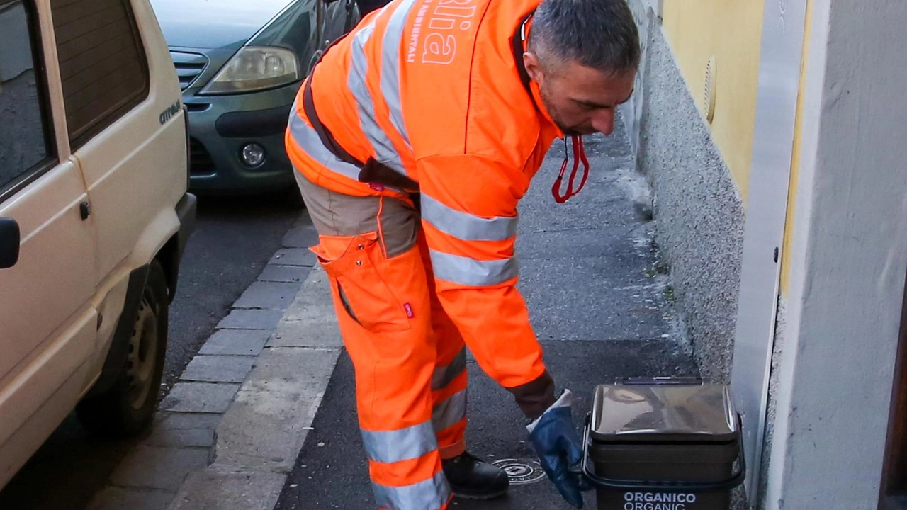 A Vezzano, il servizio di raccolta porta a porta dei rifiuti sarà potenziato con l'introduzione di mastelli dotati di microchip per i rifiuti non riciclabili. La distribuzione avverrà secondo un preciso calendario, con incontri informativi sull'importanza del riciclo.