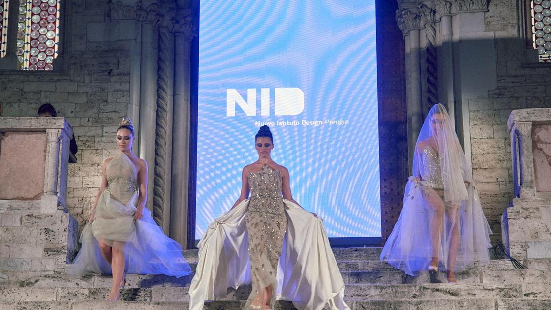 La moda del futuro. Gli studenti del Nid sfilano sulla scalinata