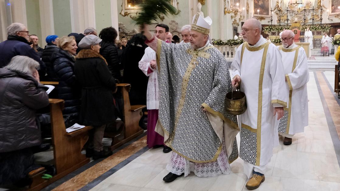 Giubileo, apre Pontremoli. Salta la processione, in Duomo folla di fedeli