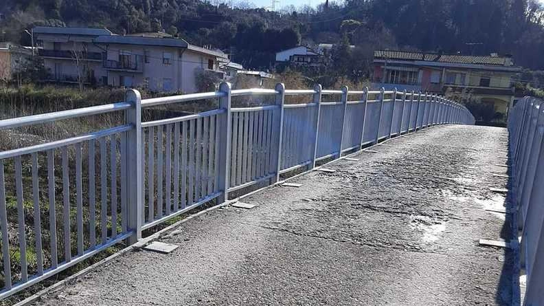 Il ponte in una foto di archivio dei lavori già eseguiti nel 2021