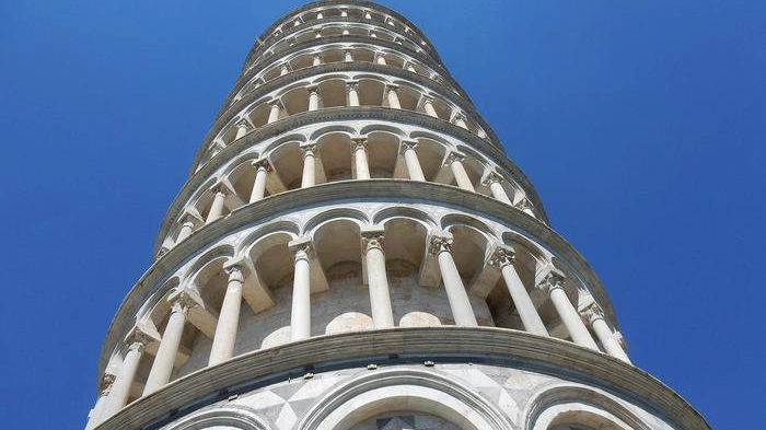La donna ha avuto un malore sulla torre di Pisa (Foto Ansa)