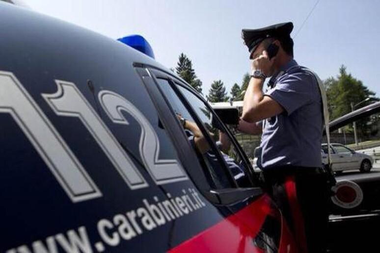 https://www.lanazione.it/image-service/view/acePublic/alias/contentid/N2JlMWM2YWQtNWZjOS00/0/controlli-dei-carabinieri-foto-ansa.jpeg