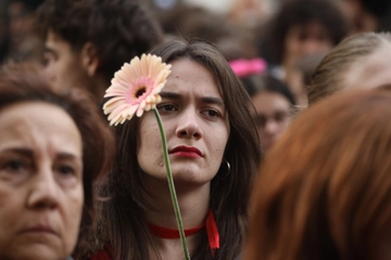 In piazza contro la violenza sulle donne: “Siamo tutti coinvolti”