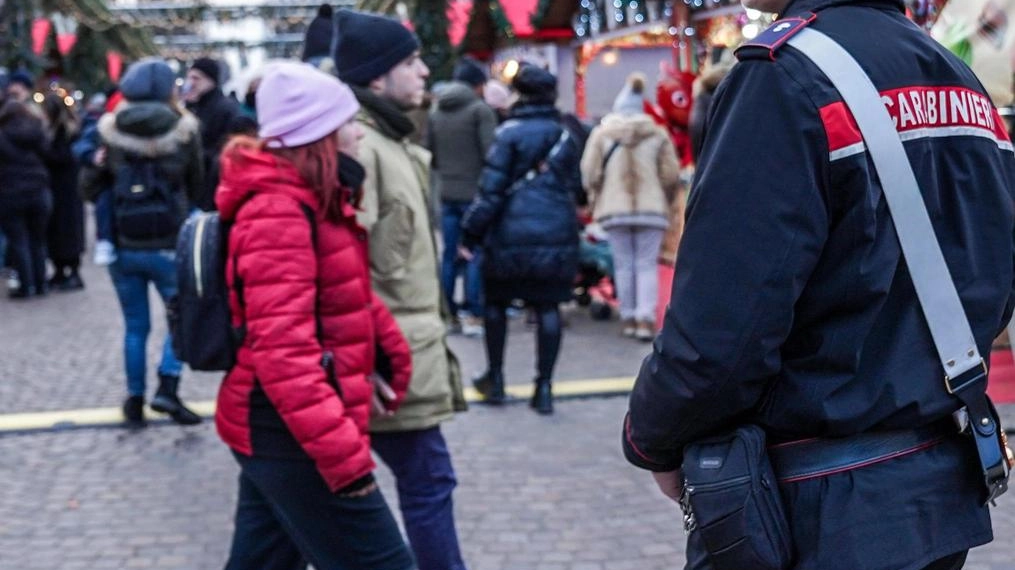 I carabinieri. e le forze dell’ordine hanno intensificato controlli e pattugliamenti. alla movida di Marina e nei luoghi più frequentati dai giovani