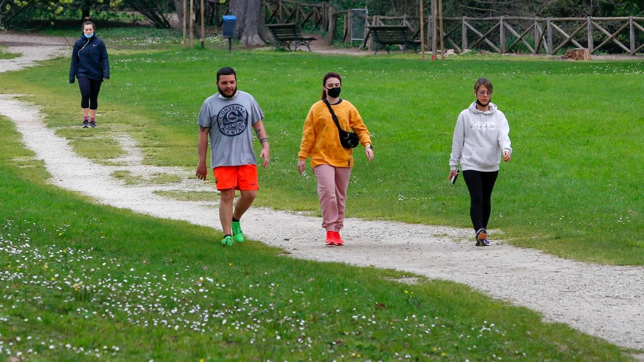 L’amministrazione ha illustrato la nuova forma che prenderà il parco del Neto All’interno saranno rifatte le sponde dei laghetti e nascerà un centro servizi