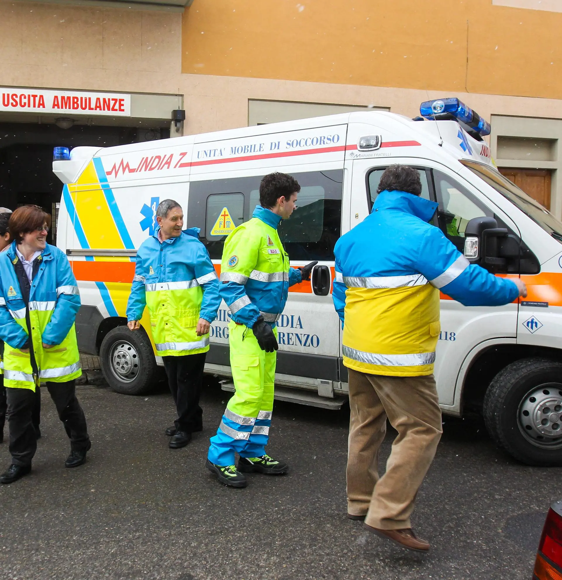 "Turbato, ma di nuovo in servizio". Parla il soccorritore aggredito