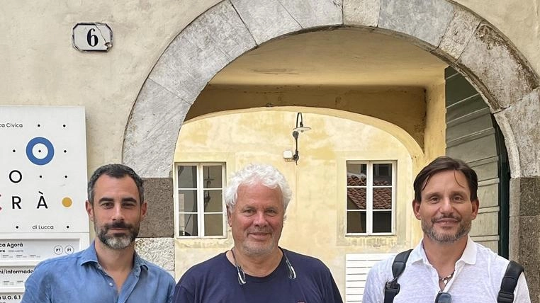 Consiglieri di Lucca chiedono le dimissioni del presidente della commissione per l'emergenza Pfas, accusandolo di ritardi e polemiche anziché affrontare seriamente il problema.