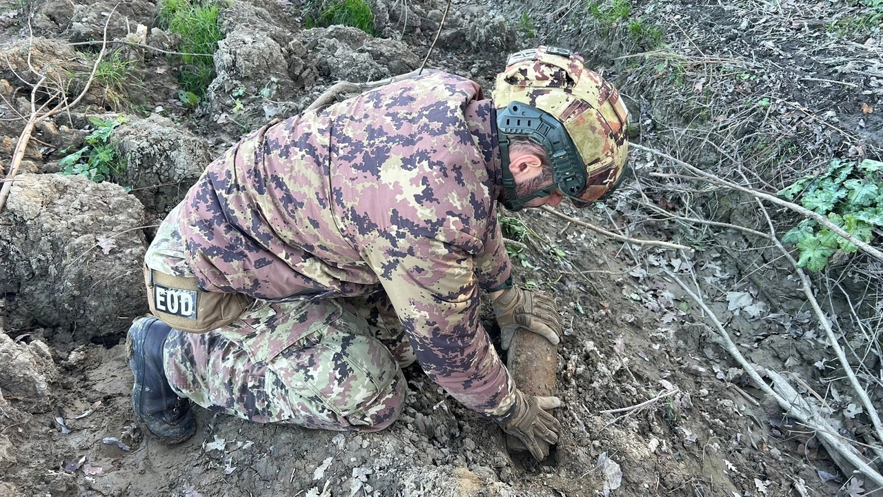 La bonifica di una granata di artiglieria rinvenuta nel Comune di Pontedera