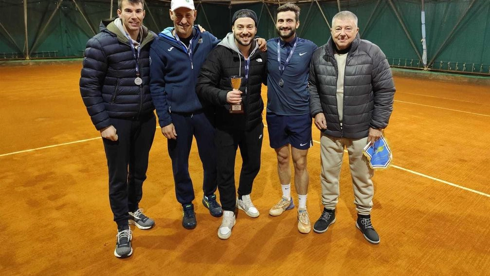 La formazione maschile del Tc Garfagnana di Castelnuovo