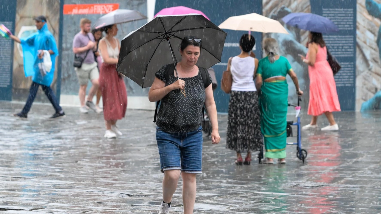 Acquazzone alle porte di Firenze con danni alla sede dello Sporting Arno. Rinviata per precauzione la tradizionale cena del Torrino in piazza del Cestello.