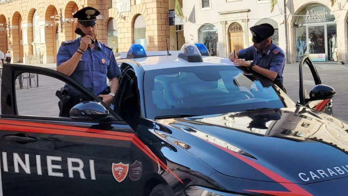 Torna la truffa dell’incidente. Si fingono carabiniere e legale: "Signora, suo figlio è nei guai"