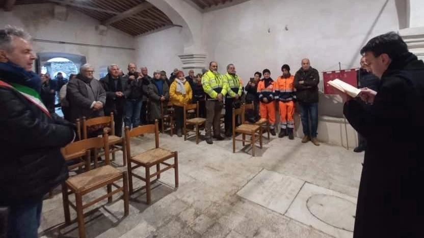 Un momento della cerimonia per l’inaugurazione della restaurata chiesa della Burlanda a Giucano di Fosdinovo