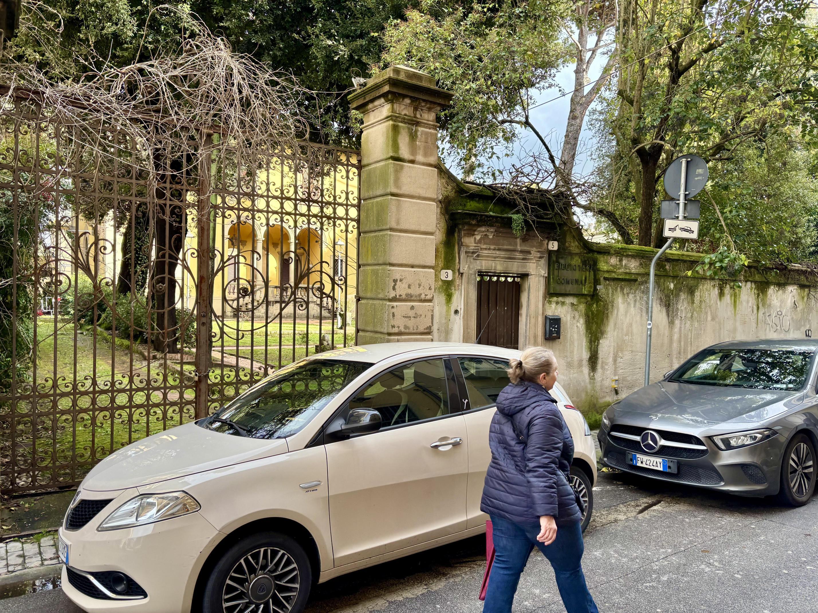 Il giardino della villa: "Chiuso al pubblico"