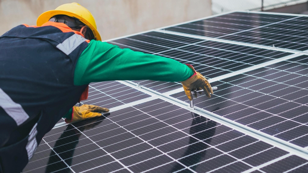 L’amministrazione ha affidato l’incarico per progettare gli impianti fotovoltaici anche per la scuola media Boccaccio e la primaria Carducci