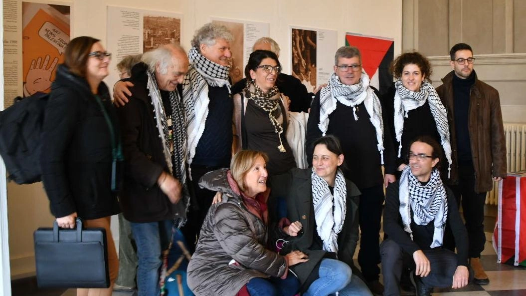 Continuano le iniziative collaterali alle mostre sulla Palestina ’Kufia’ e ’Qui resteremo’, organizzate da Gaza Fuorifuoco Palestina e Cgil Toscana,...