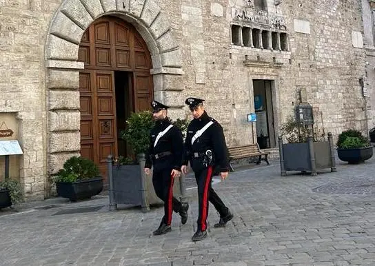 Furto e danneggiamento. Due ragazzini nei guai