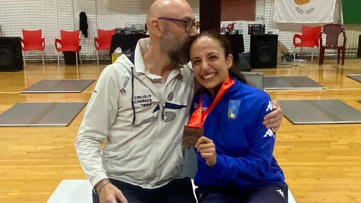 La spadista Elena Ferracuti del Circolo Scherma Terni conquista il bronzo al Circuito Satellite FIE di Belgrado. Soddisfazione per il risultato e il supporto del maestro Bartoli.