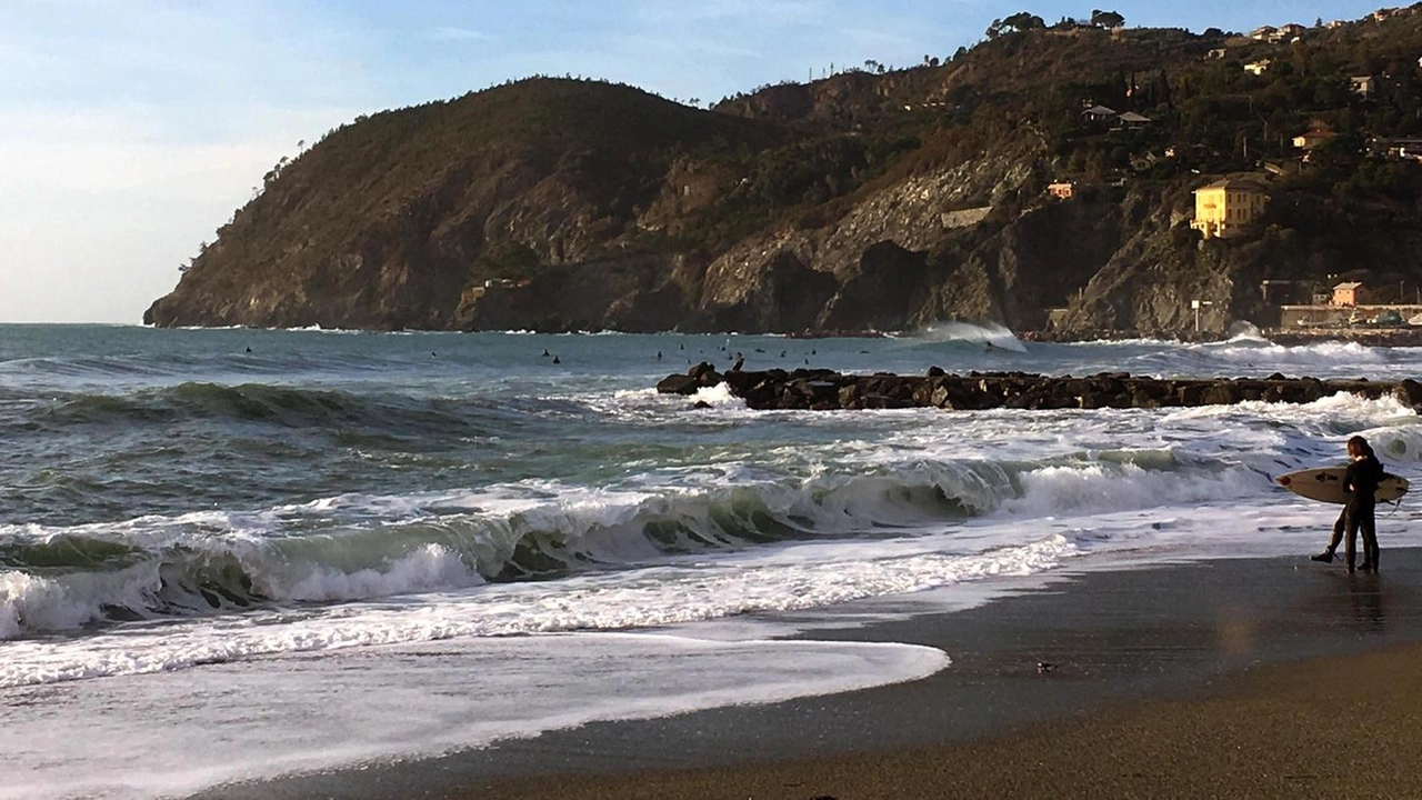 Un’immagine di archivio della spiaggia di Levanto