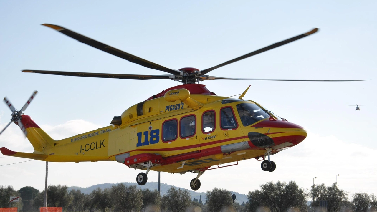 La donna è stata trasportata all’ospedale di Siena con l’elisoccorso Pegaso