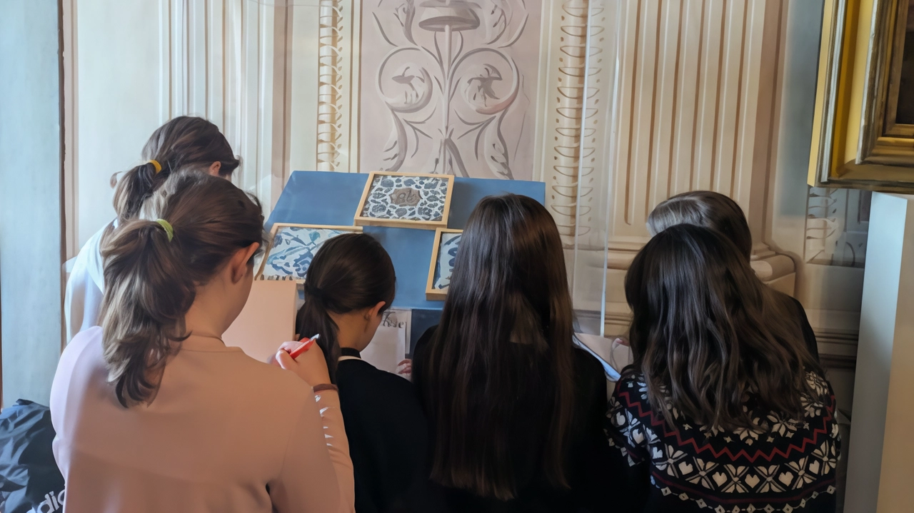 Alunne della 5^ A della Primaria di Cerreto Guidi durante un’esperienza artistica