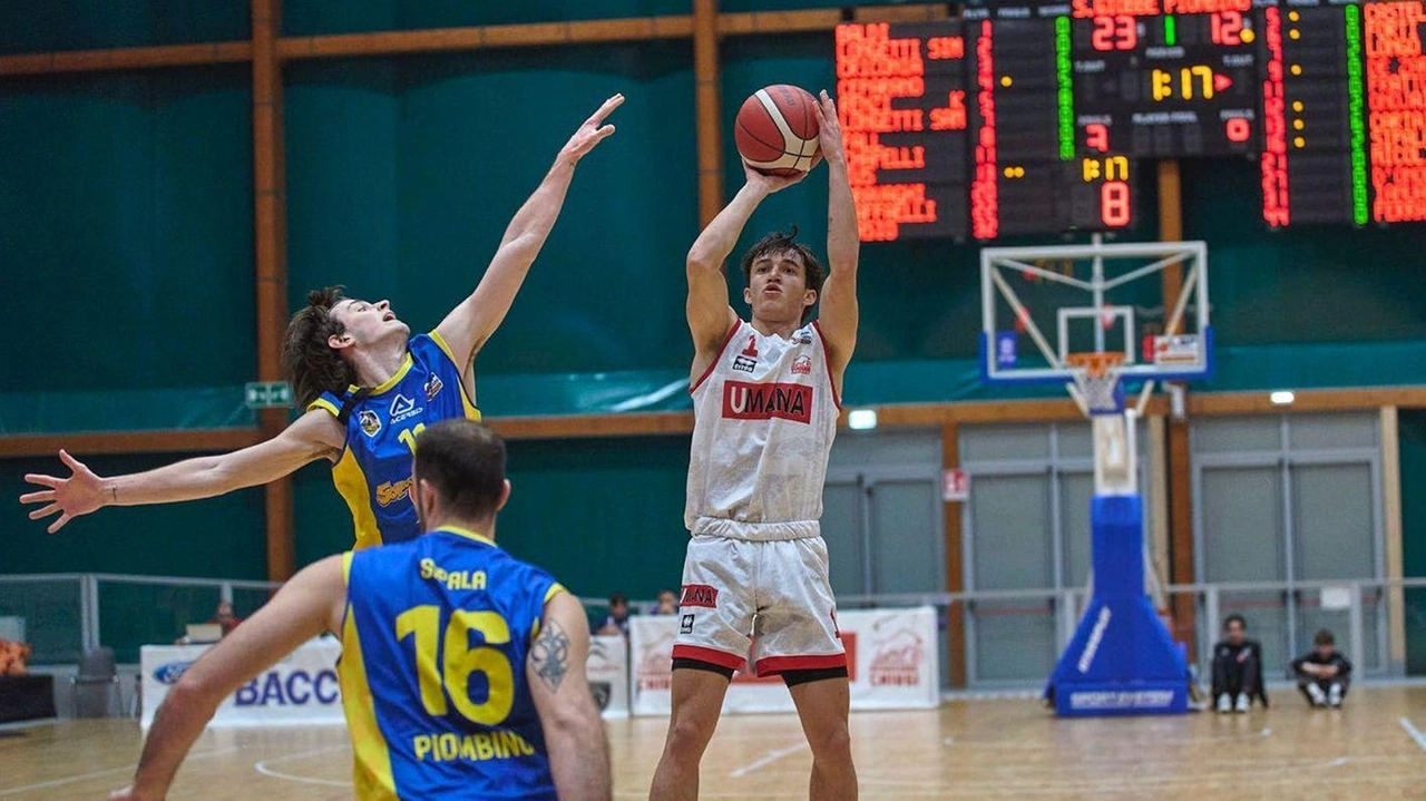 La San Giobbe Chiusi (nella foto Baldi al tiro) ospita Salerno per la venticinquesima giornata del campionato di Serie...