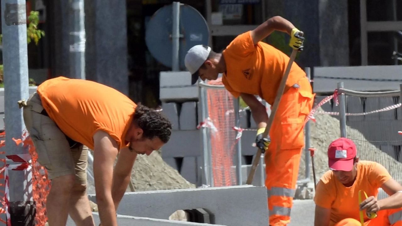 Sarà un agosto di cantieri in città. Dalle strade danneggiate dell’alluvione, ai ponti agli interventi nelle frazioni, il punto con l’assessore Sapia (foto in alto)