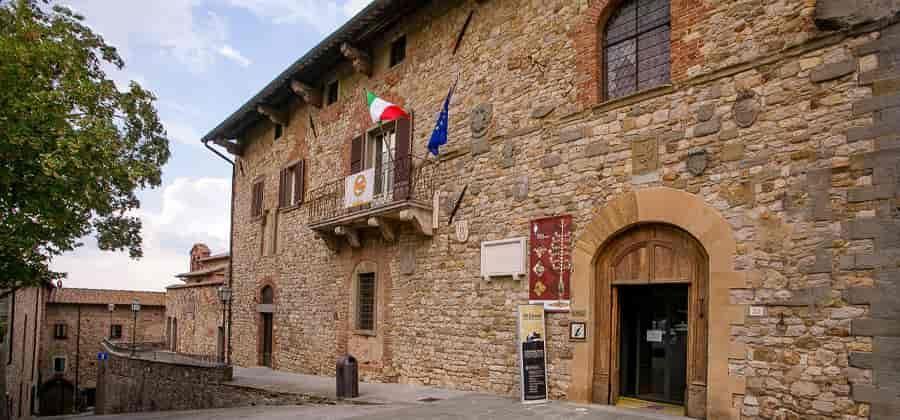 Lucignano celebra i 100 anni del Museo Civico: il ritorno dell’Albero d’Oro