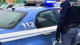 Aggredì vigilante del supermercato con un machete, arrestato a Napoli dalla Mobile aretina