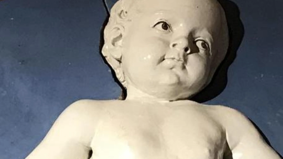 Putto di Della Robbia, Istituto Innocenti, Firenze (foto da Ansa)