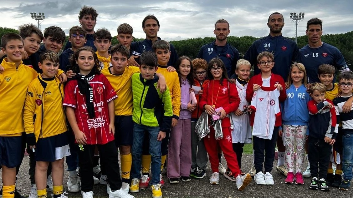 Il giocatore chiave del Perugia, Daniele Montevago, ha segnato sei gol nelle prime partite ma un infortunio lo ha fermato. Il suo ritorno in campo è incerto, complicando la situazione della squadra.