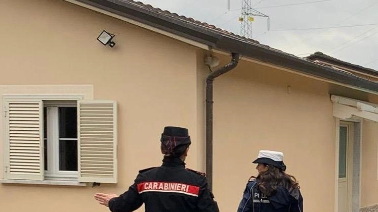 Il sopralluogo della villetta e terreno esterno. di via Montecchio eseguito nelle scorse settimane dal personale dei carabinieri della stazione di Castelnuovo Magra e dagli agenti della polizia municipale