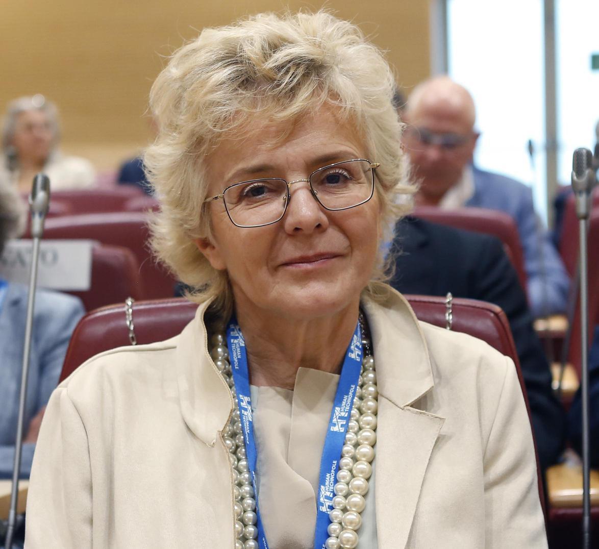 "Vi svelo le vite delle scienziate". La senatrice Cattaneo racconta