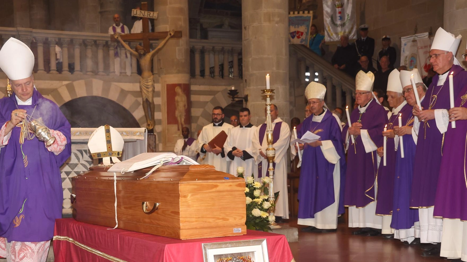 Vescovo Giovannetti, l’ultimo saluto: "Era un vero artigiano della carità"