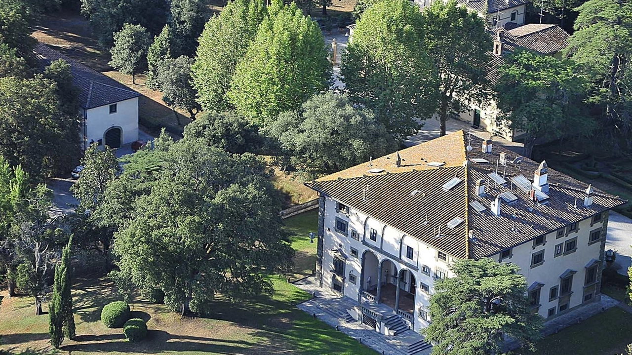 Una splendida veduta dall’alto della villa medicea di Varramista, il più importante edificio dell’intera tenuta di 400 ettari