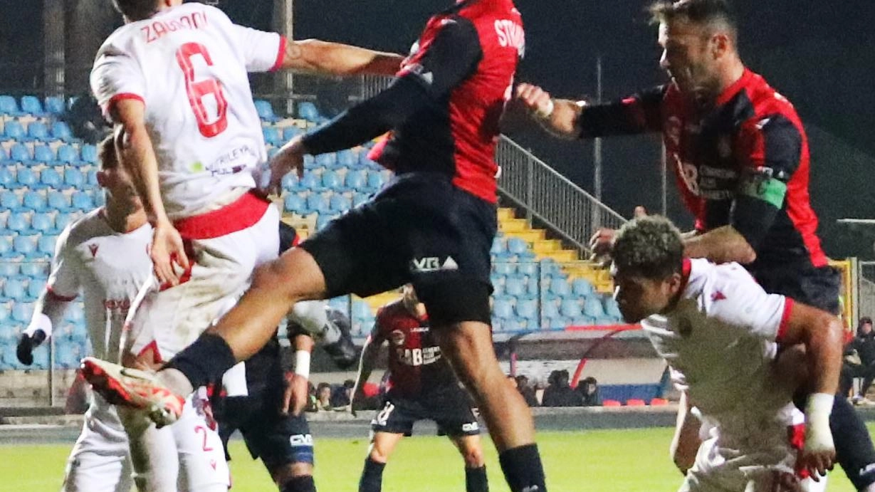 Il Gubbio affronta l'Ascoli in Serie C: i bianconeri in crisi nonostante una rosa di valore. La delusione dei tifosi marchigiani e le aspettative deludenti.