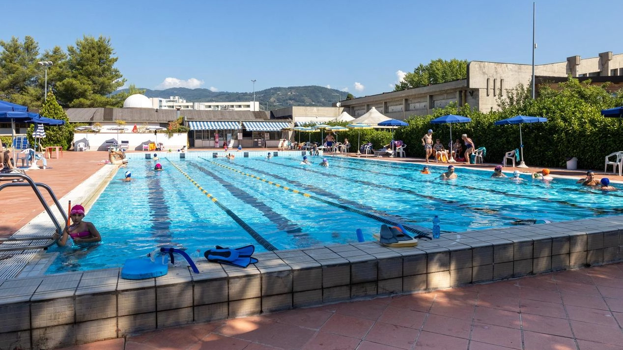 Secondo le analisi del Centro Nuoto Montecatini, gestore delle piscine comunali, la copertura della vasca estiva sarebbe estremamente dispendiosa