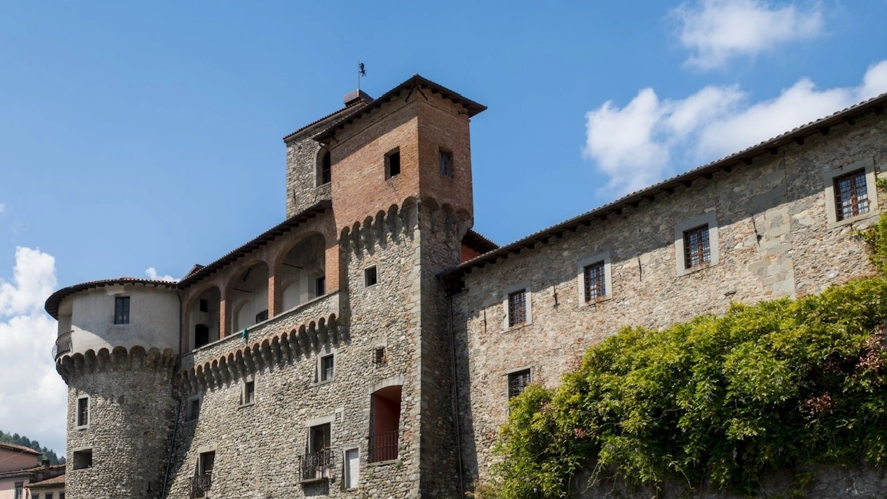 Castelnuovo Garfagnana, la Rocca come un set cinematografico: apre il museo ariostesco