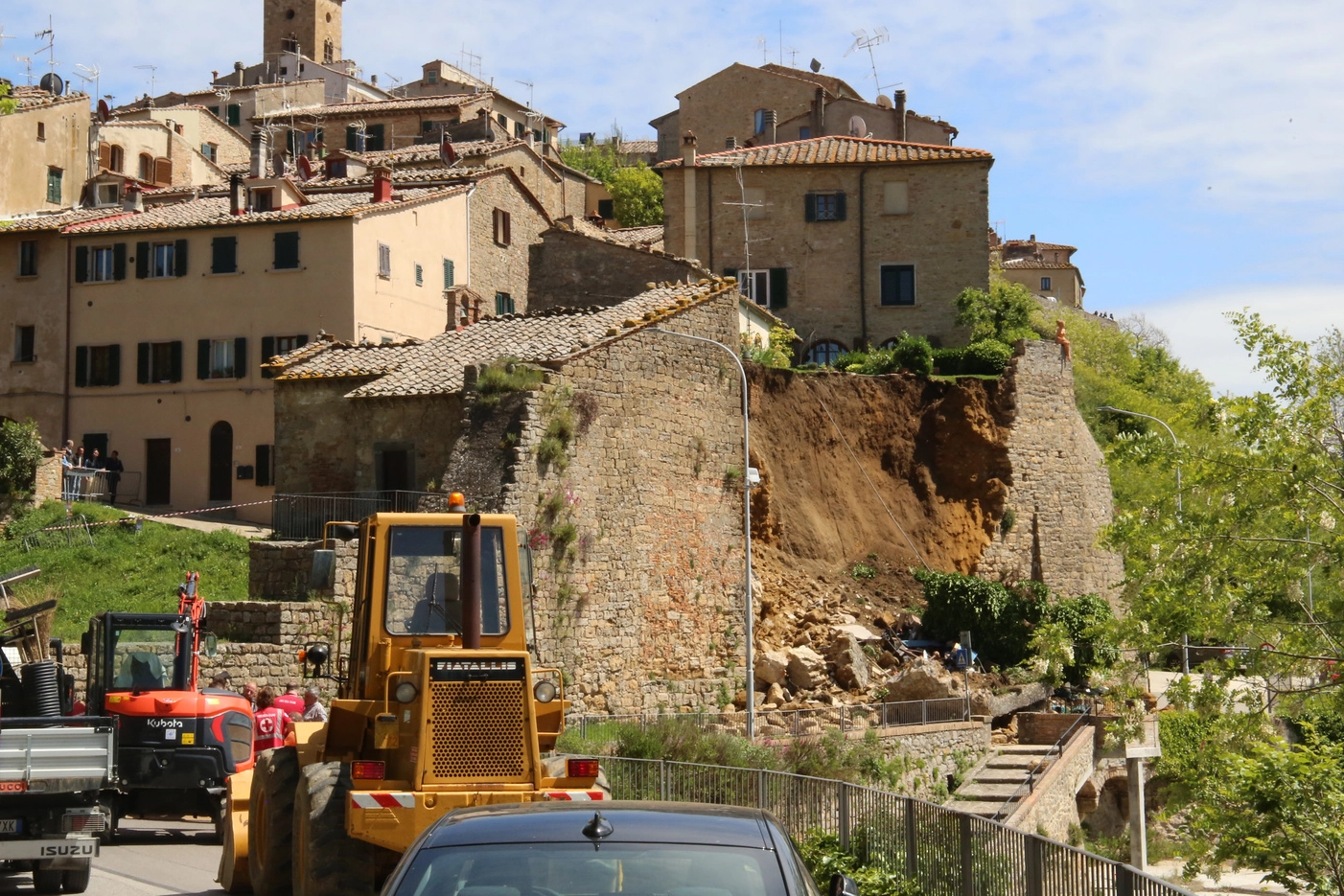 Le mura crollate a Volterra