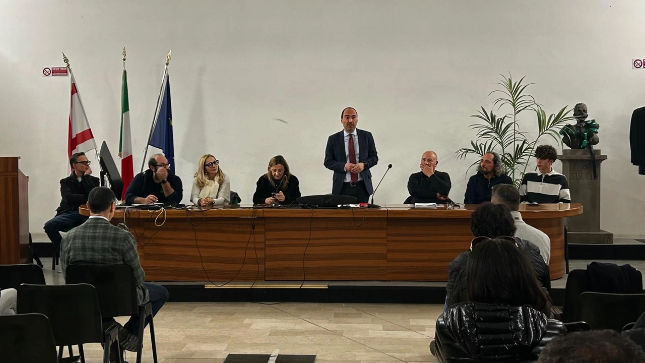 Calamai durante l'assemblea