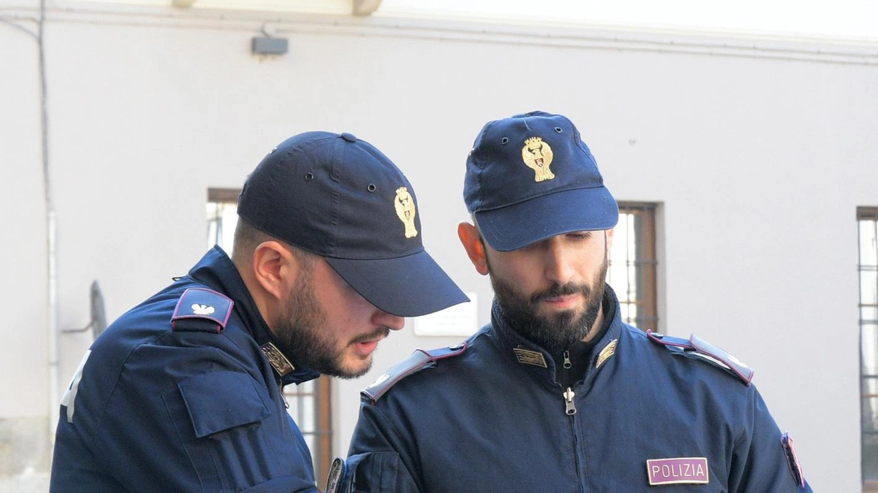 L’arresto effettuato dagli agenti della squadra mobile in via Milano (foto d’archivio)