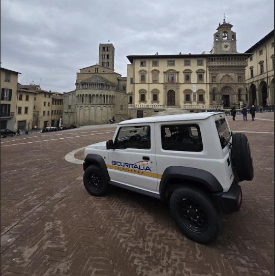 Calci e pugni a una guardia giurata donna, malvivente consegnato alle forze dell’ordine