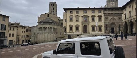 Calci e pugni ad una guardia giurata donna, malvivente consegnato alle forze dell’ordine