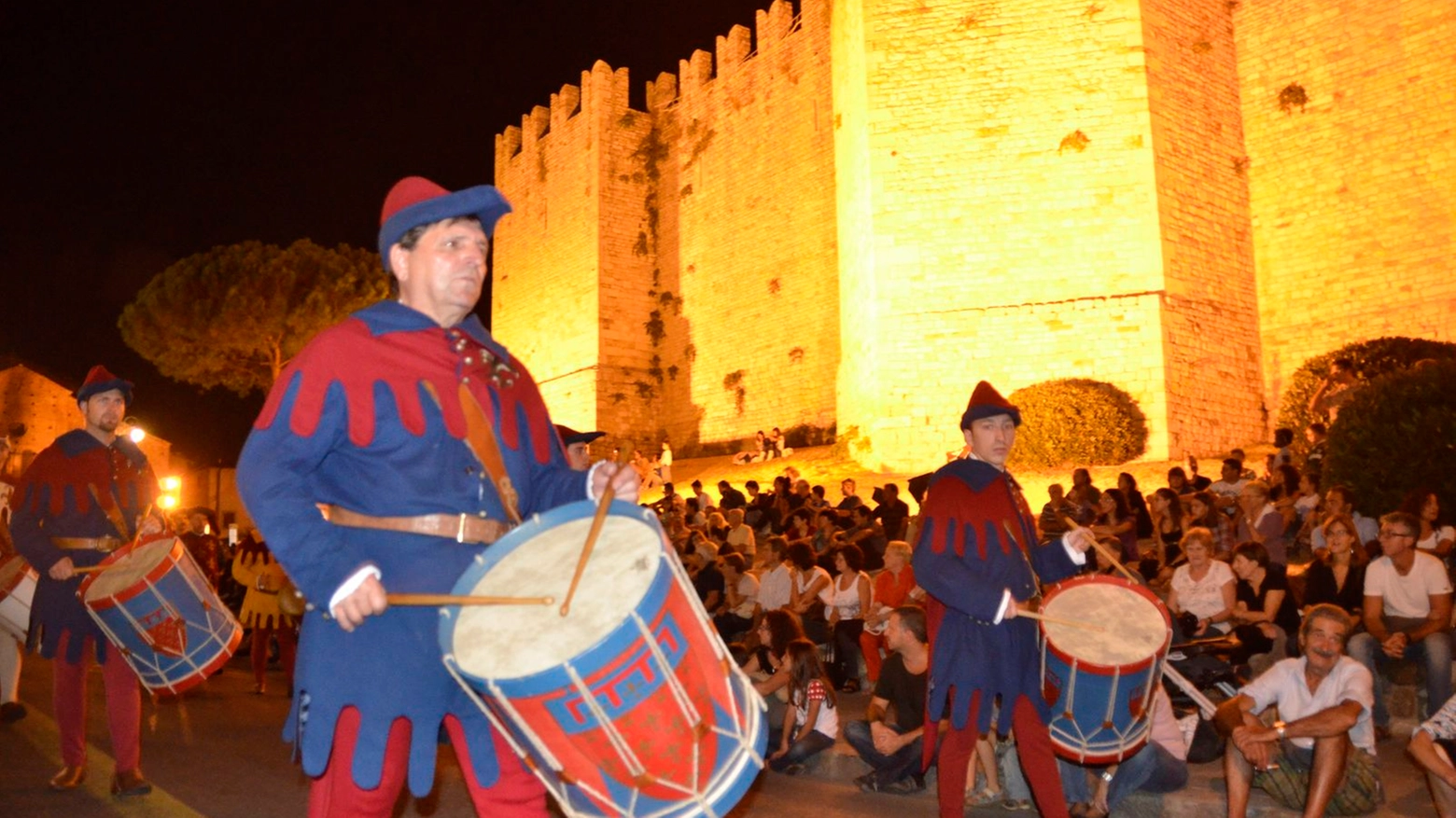 Prato, corteggio storico serale (foto Attalmi)